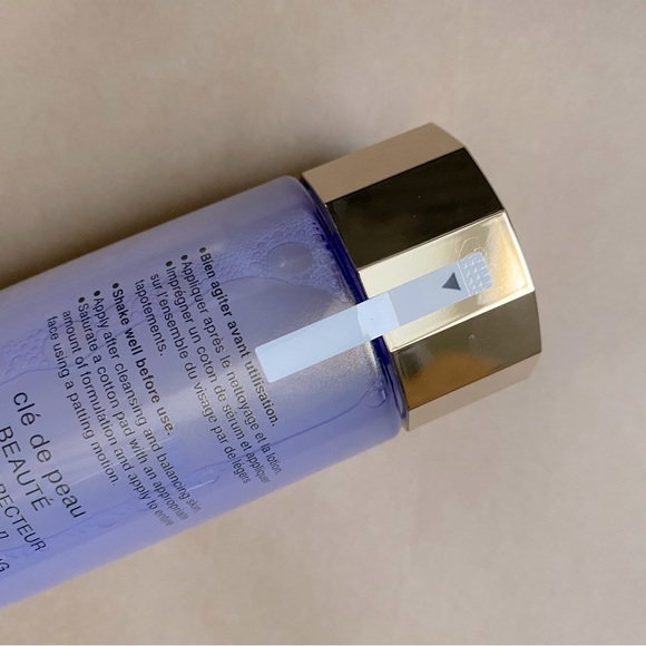 Cle de Peau Refining Essence - Picture 2 of 5